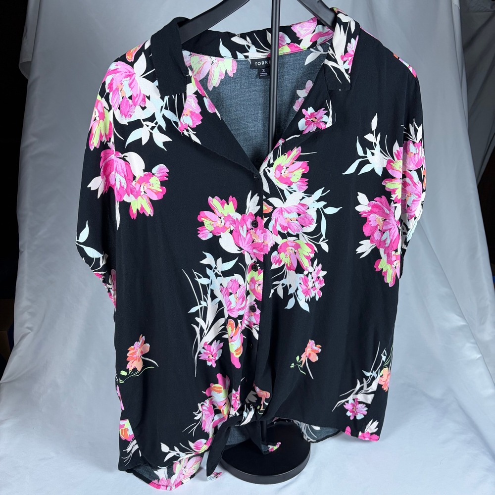 Torrid Womens Plus Size 3 Black Pink Floral Tie Front Button Down Shirt 13207034
